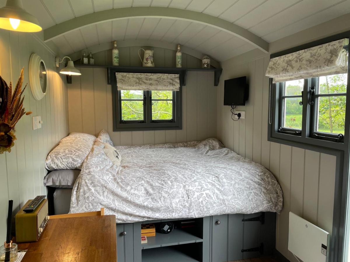 Greatwood Shepherds Hut Баттл Екстер'єр фото