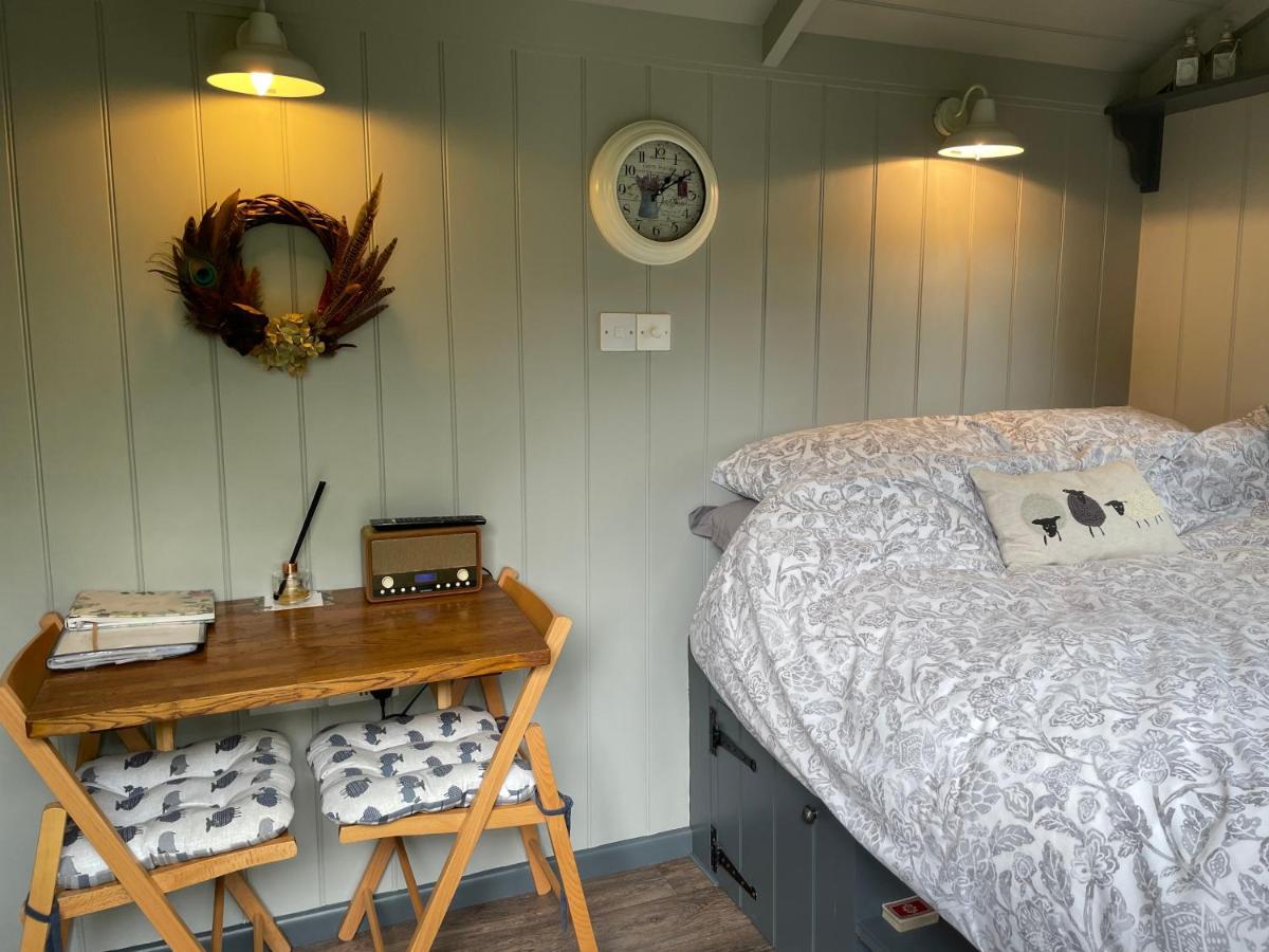 Greatwood Shepherds Hut Баттл Екстер'єр фото