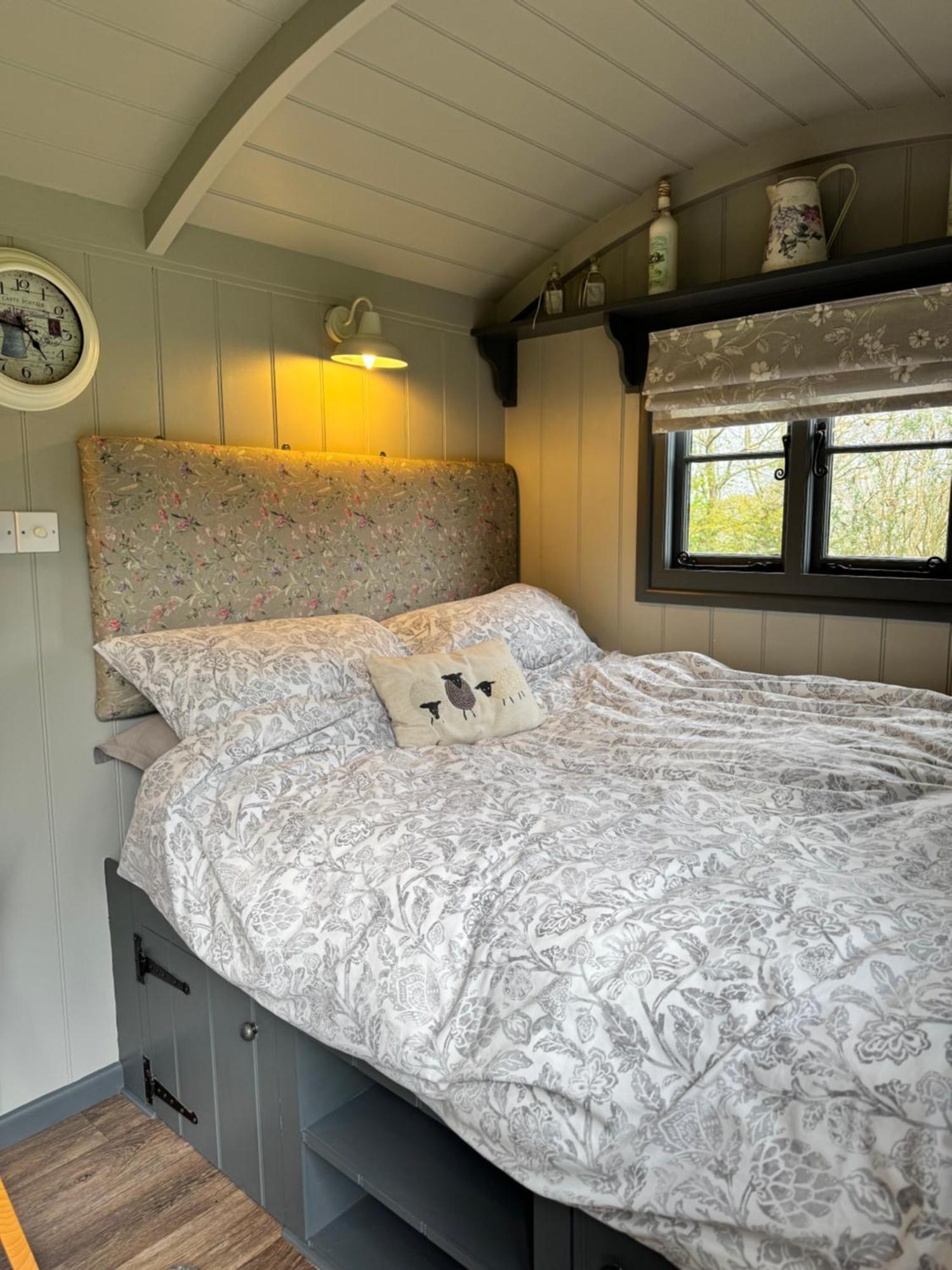 Greatwood Shepherds Hut Баттл Екстер'єр фото